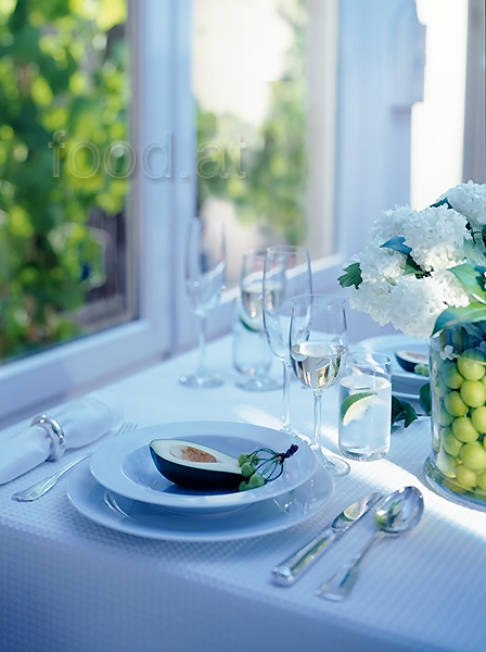 15_stoelzle_tisch_blau